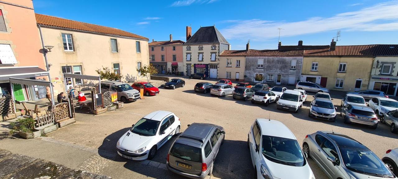 Gîte Le Haut du Pavé 3 à 7 chambres 6 à 14 couchages, 3 min du Puy du Fou Les Épesses Exterior foto