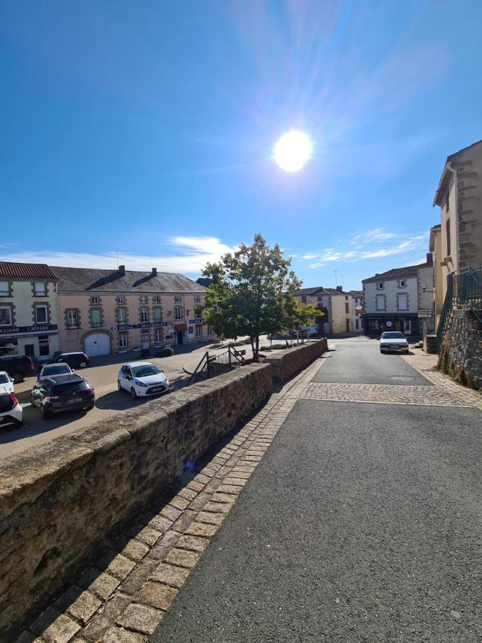 Gîte Le Haut du Pavé 3 à 7 chambres 6 à 14 couchages, 3 min du Puy du Fou Les Épesses Exterior foto